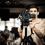 Видеооператор на съёмках мероприятия